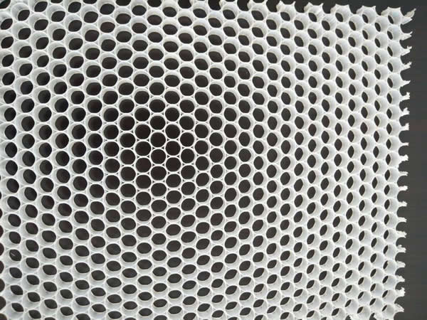 什么是熱塑性蜂窩芯？熱塑性蜂窩芯的特性是什么？